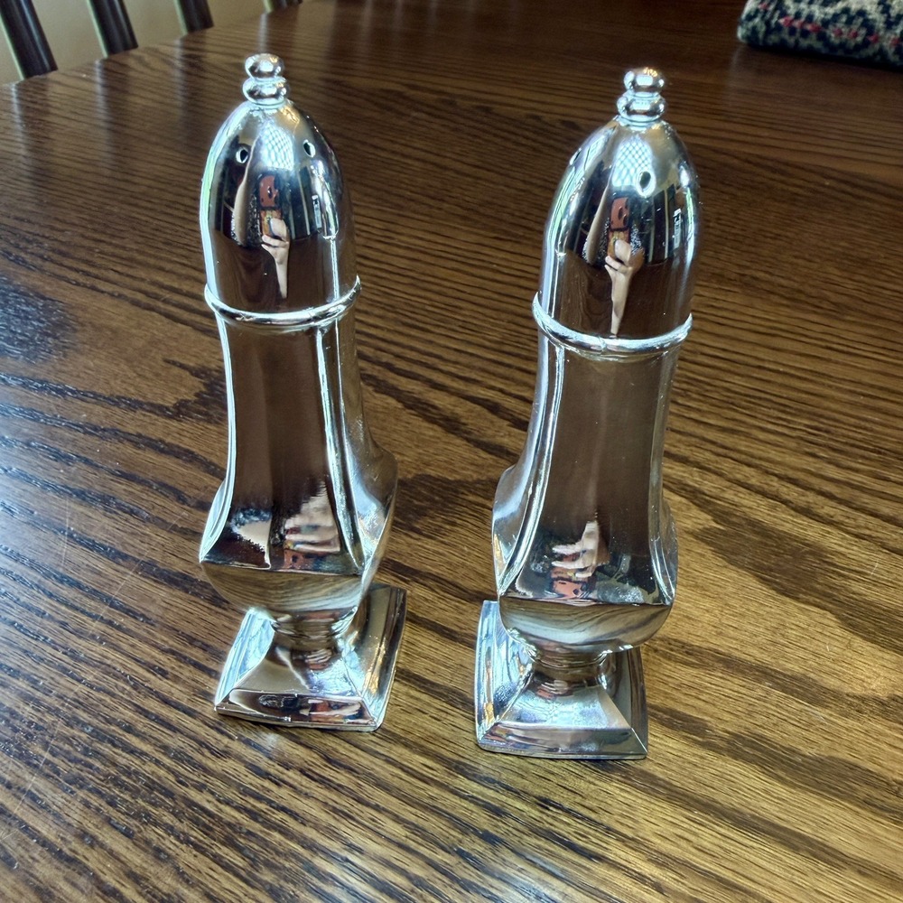 Vintage Oneida Chippendale Silver Plate Pair of Salt and Pepper Shakers Japan